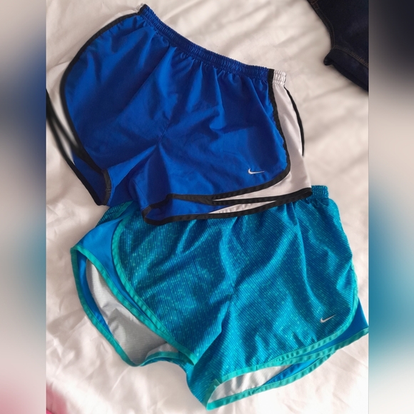 Set of Nike woman shorts Sz Med - Picture 1 of 3